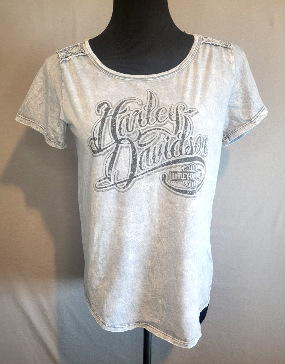 Harley-Davidson Women's T-Shirt Medium Gray Acid Wash Nashville Crochet Trim Tee